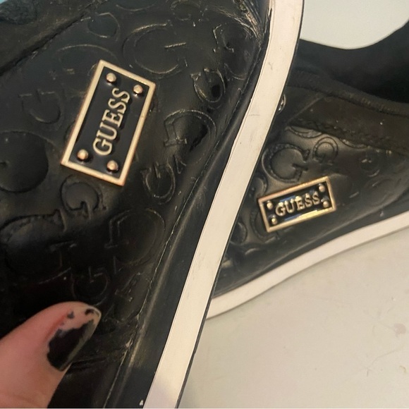 Guess  women’s black runners‎ in size 7.5 - Picture 8 of 12